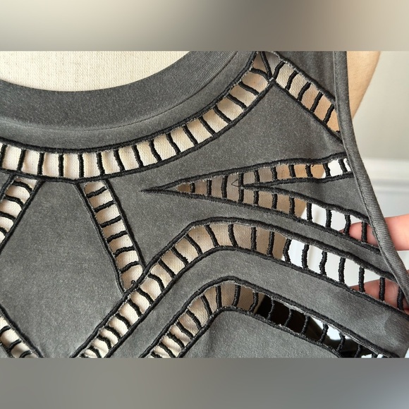 POL Sleeveless Cutout Detail Split Back Top size Small - Picture 2 of 11